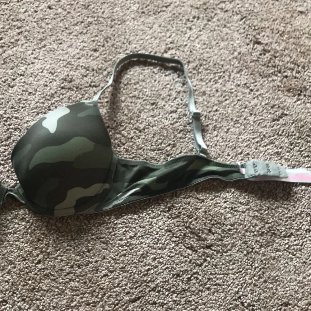 Pink bra - Picture 2 of 5
